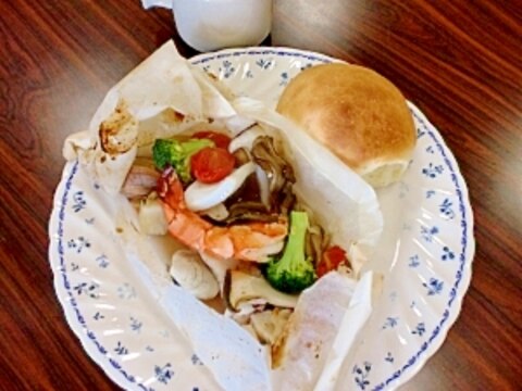 ちょっと奮発！”魚貝の紙包み焼き”